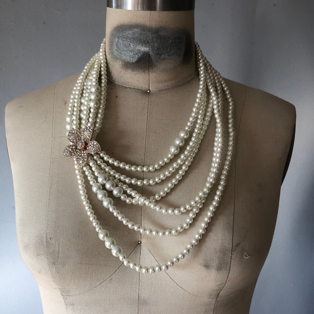 Bloomingdales CLASSIC White 6 strand Pearl Flower pendant bib Collar Necklace